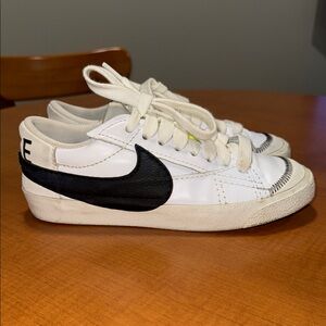 Nike blazer Low ‘77 Jumbo White Black sneakers size 8
